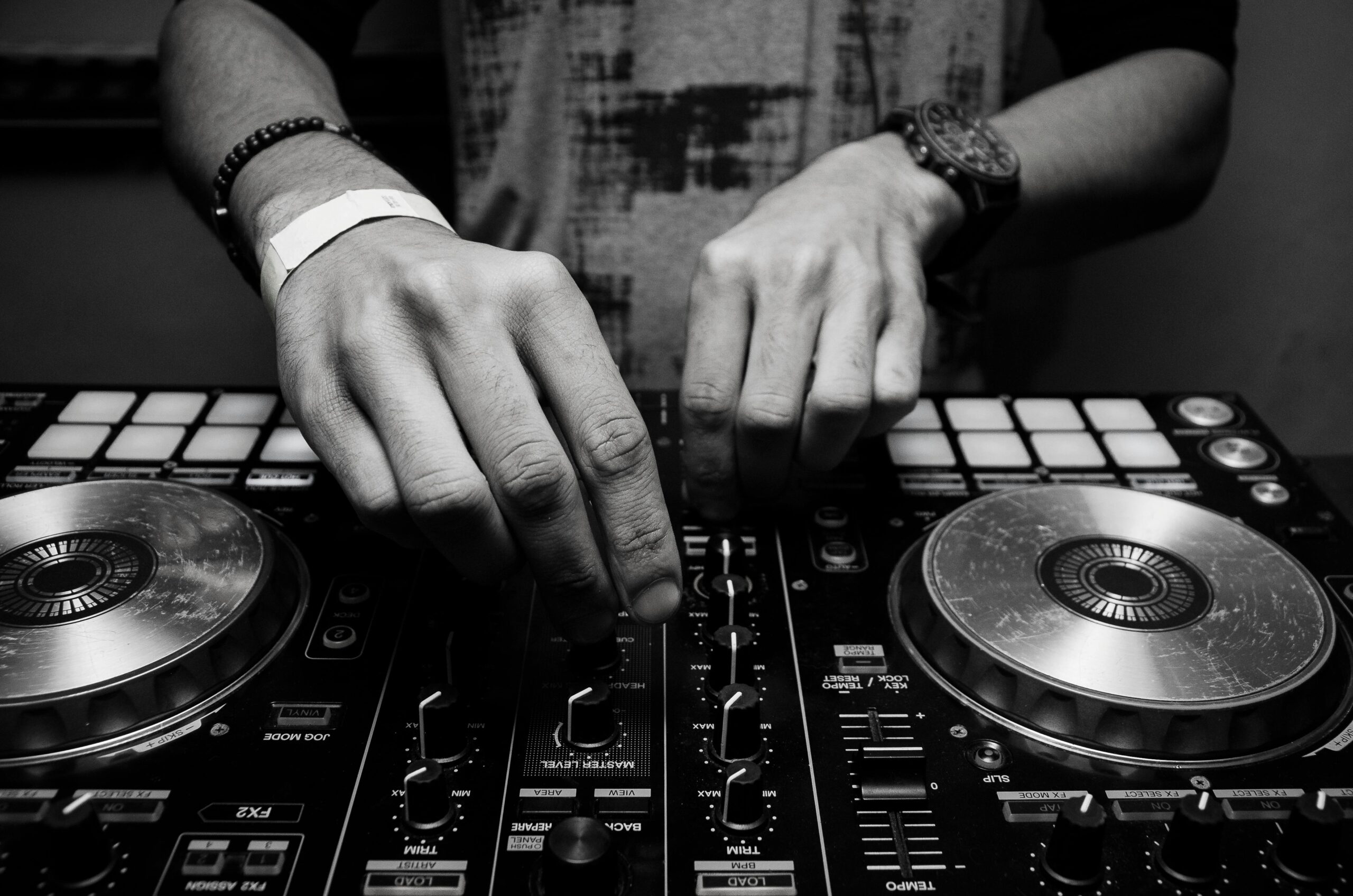 Trustworthy Mobile DJs